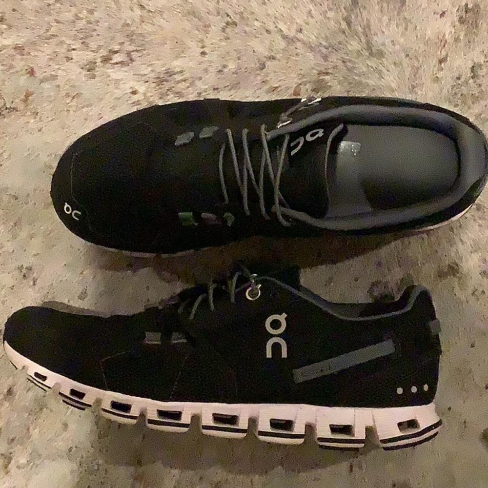 ON RUNNING MEN'S/WOMENS ON CLOUD Sz 9.5